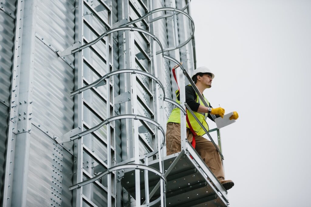 worker stands on a grain silo with documents in hi 2025 02 22 15 06 54 utc 1 from Metreel